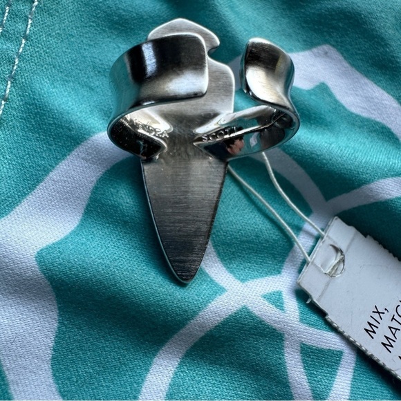 Kendra Scott Sally Arrowhead Rhodium Plated Adjustable Ring - Picture 5 of 7